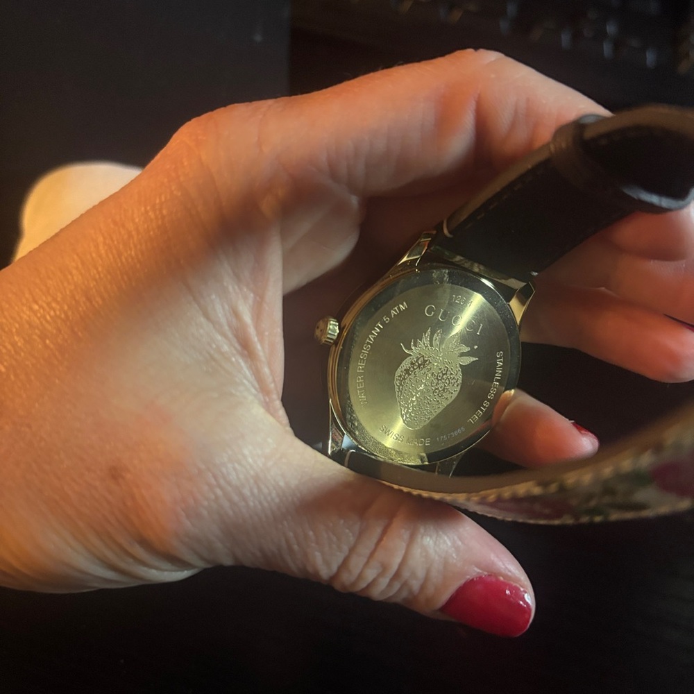 Gucci Floral Gold Women's Watch with COA - Picture 5 of 17